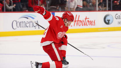 队在攻防两 队在攻防两